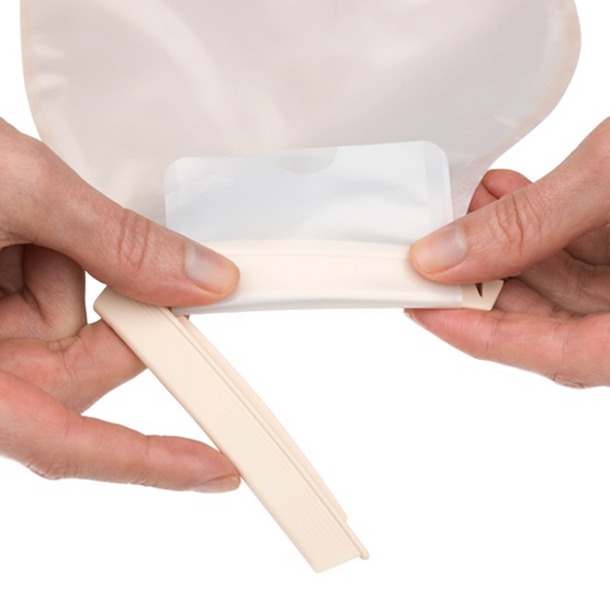Hollister Incorporated Premier drainable pouch flat flextend clamp 8637 hand