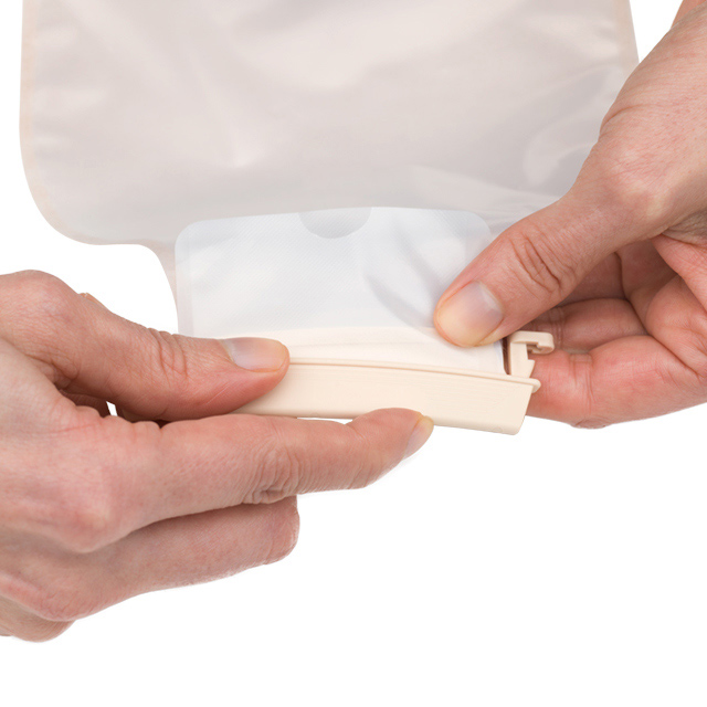 Hollister Incorporated Premier drainable pouch flat flextend clamp 8637 hand