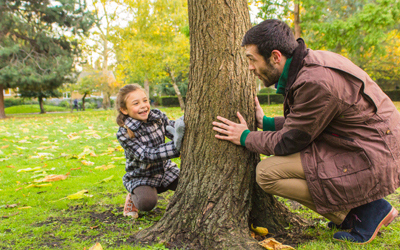 Father-daughter-playing_400x250