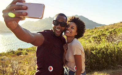 smiling-couple-selfie-stoma-sticker-world-ostomy-day